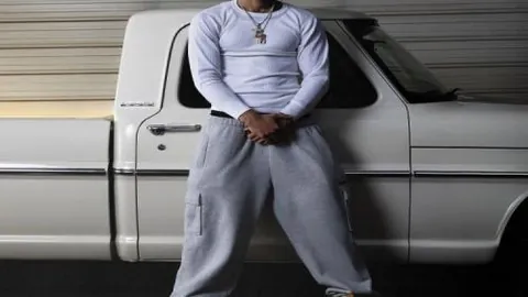 药企闯入八强有望，卡拉格力挺穆西亚拉变身铁杆粉丝